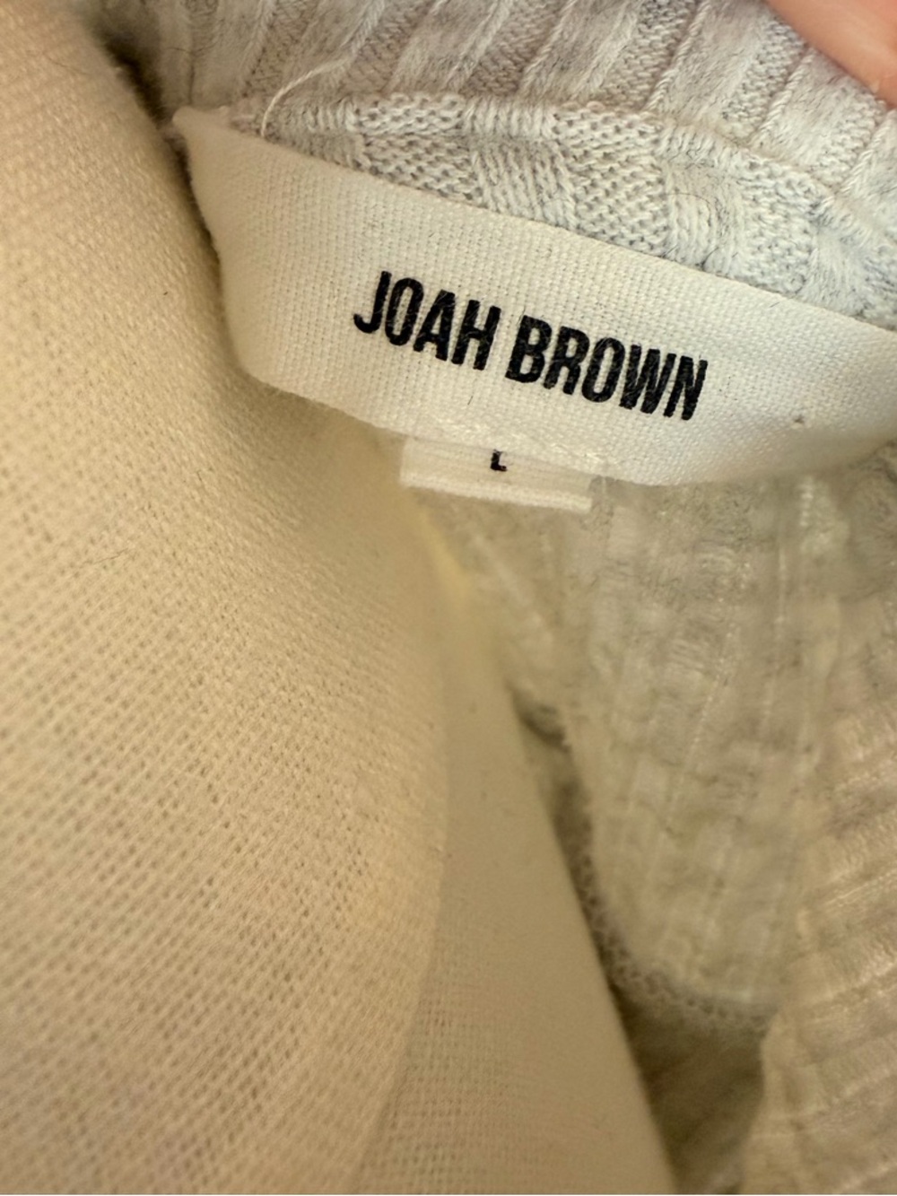 Joah Brown OVERSIZED PULLOVER WITH A PLUNGING COLLARED NECKLINE - Picture 9 of 10